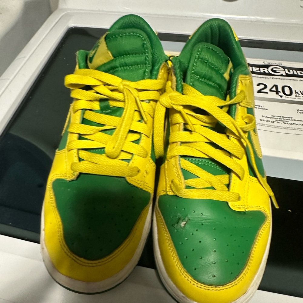 Worn Nike dunk green and yellow size 9 men’s